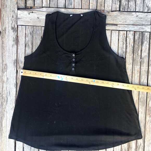 T-shirt tank bundle. - Picture 4 of 7